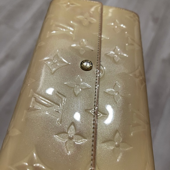 Louis Vuitton Handbags - Louis Vuitton Monogram Vernis Patent Sarah Wallet